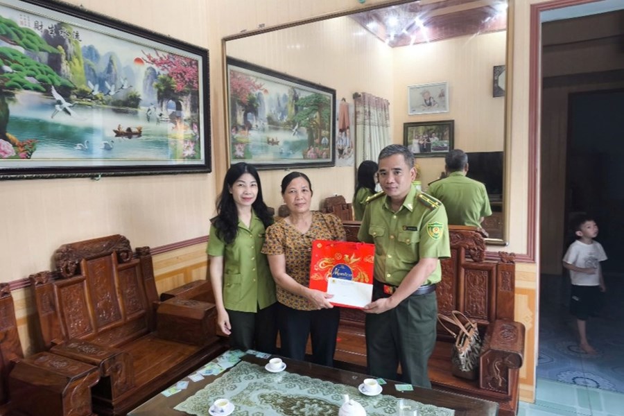 CHI CỤC KIỂM LÂM THĂM HỎI GIA ĐÌNH LIỆT SỸ  NHÂN DỊP KỶ NIỆM 79 NĂM NGÀY THƯƠNG BINH LIỆT SỸ (27/7/1947-27/7/2026)